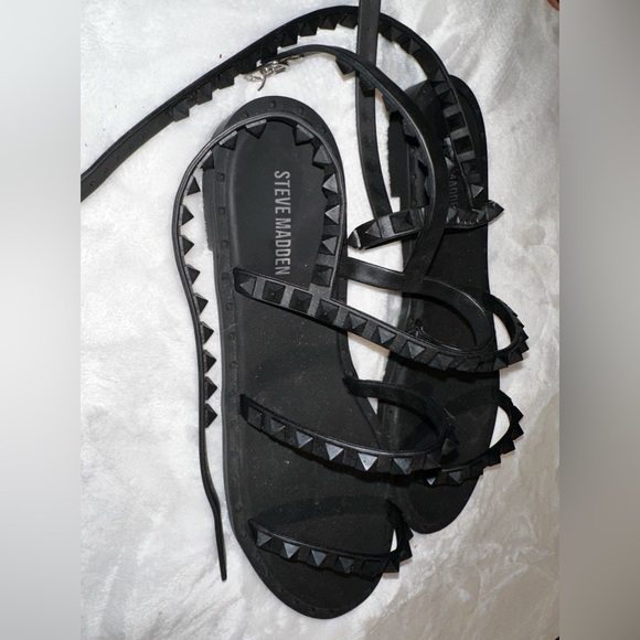 Brand NEW 🖤 “Steve Madden” sandals in Matte Black🖤. - Picture 3 of 6